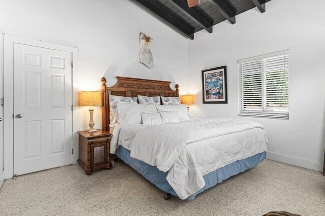 Building Photo - 340 NE 7th Ave