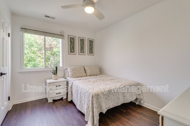 Building Photo - 749 Quesnel Dr