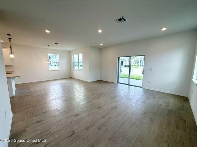 Building Photo - 856 Castleford Ave NE