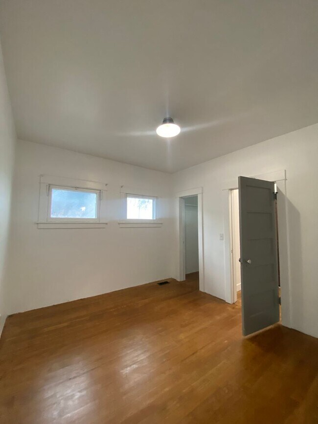 Building Photo - Illinois Duplex