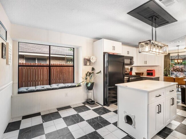 Building Photo - 505 Eaglecreek Dr