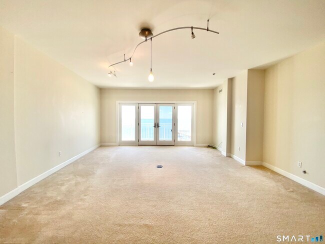 Building Photo - 343 Beach St