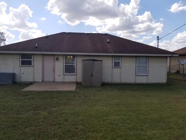 Building Photo - 2506 Caprice Dr