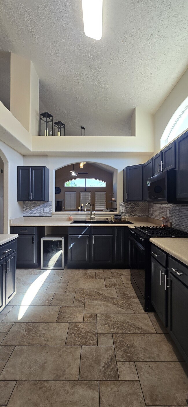Building Photo - 999 Gilmer Way
