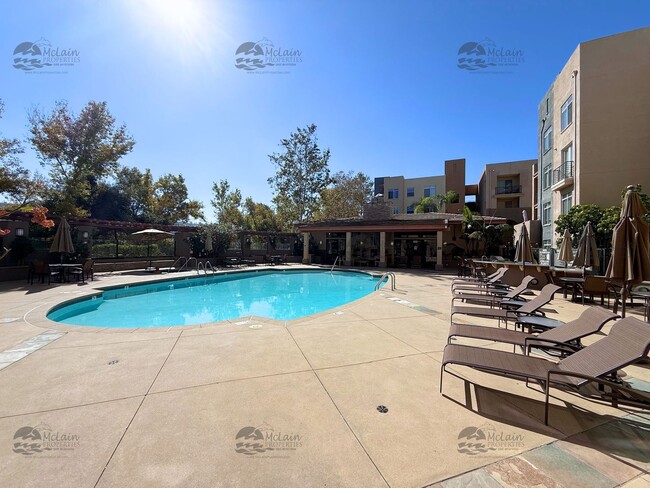 Building Photo - Top Floor 2BD/2BA Condo