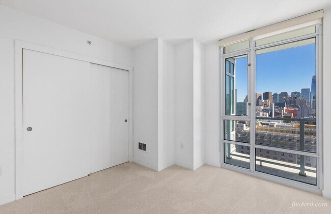 Building Photo - 1160 Mission St