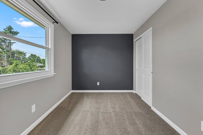 Building Photo - 52 Sebring Dr