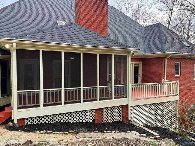 Building Photo - 1319 Chesterfield Rd SE