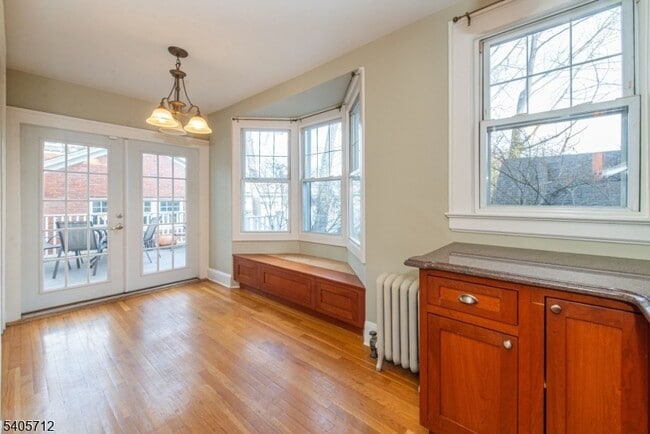 Building Photo - 479 Grove St