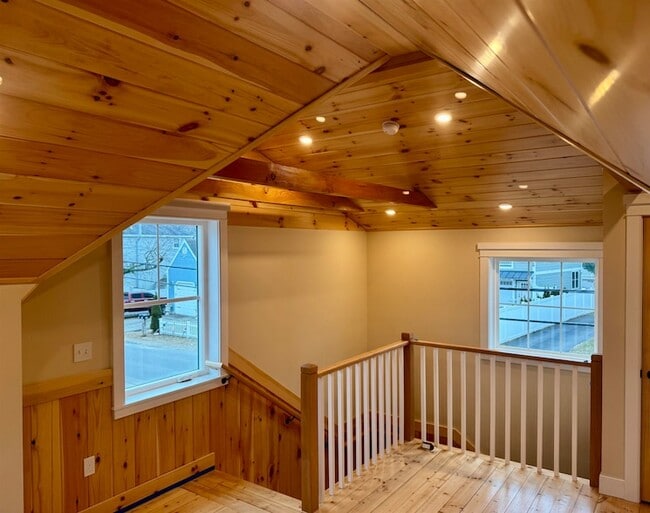 Building Photo - 28 Emerald Ave