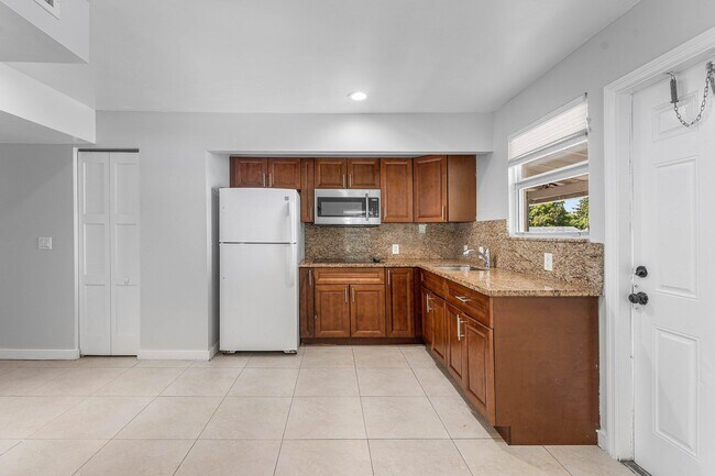 Building Photo - 801 Dobbins St