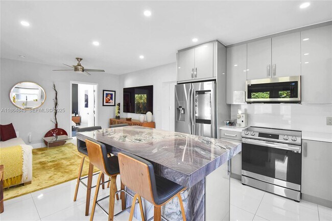 Building Photo - 14441 S Biscayne River Dr