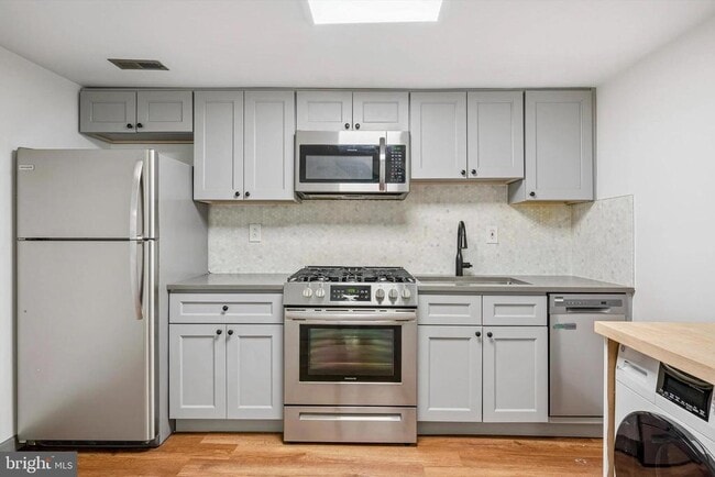 Building Photo - 2036 Mt Vernon St