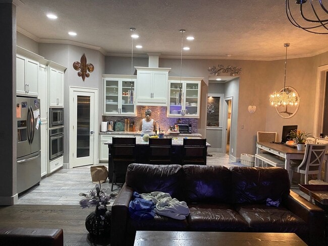 Building Photo - VIDEOTOUR: Executive-Style Custom Home, Incredible Quality! PETS WELCOME