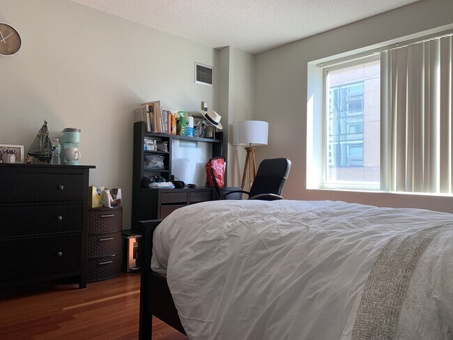 Building Photo - 8-10 Museum Way