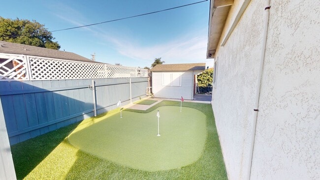 Building Photo - Charming 2-Bedroom Home with Mini Golf Course, Spacious Yard, and Ample Parking