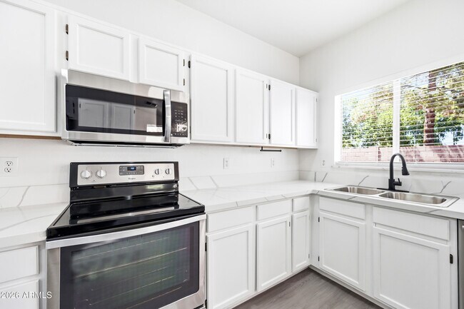 Building Photo - 1540 E San Remo Ave