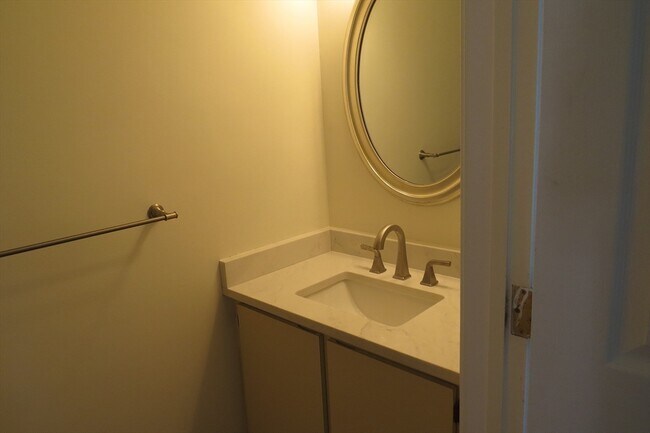 Building Photo - 14 Hartshorn Pl