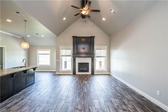 Building Photo - 4 Bedroom Home with Upstairs Bonus room in Edmond