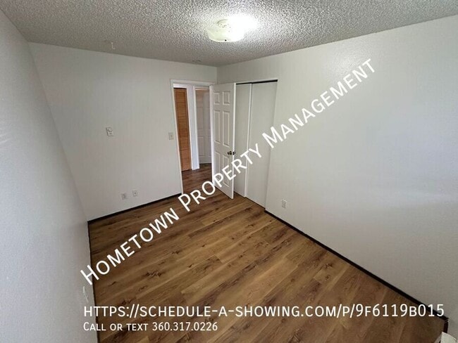 Building Photo - 335 Dennis St SE