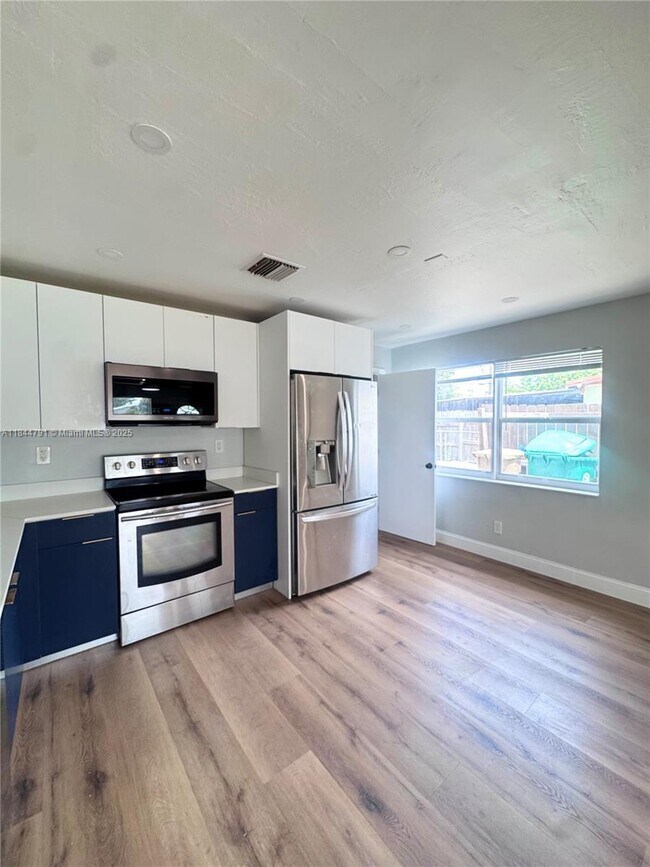 Building Photo - 3731 SW 58th Terrace