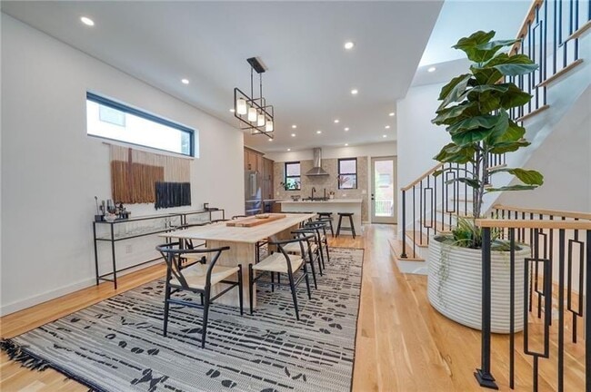 Building Photo - 829 Barnett St NE