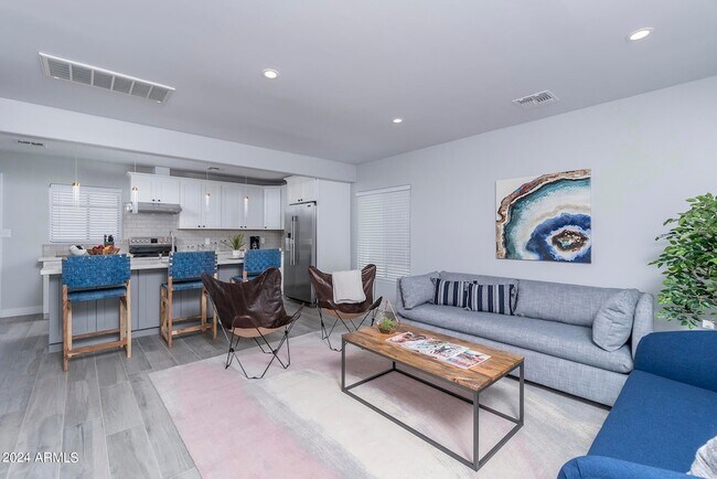 Building Photo - 7520 E McKnight Ave