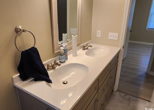 Building Photo - 220 Flag Patch Rd