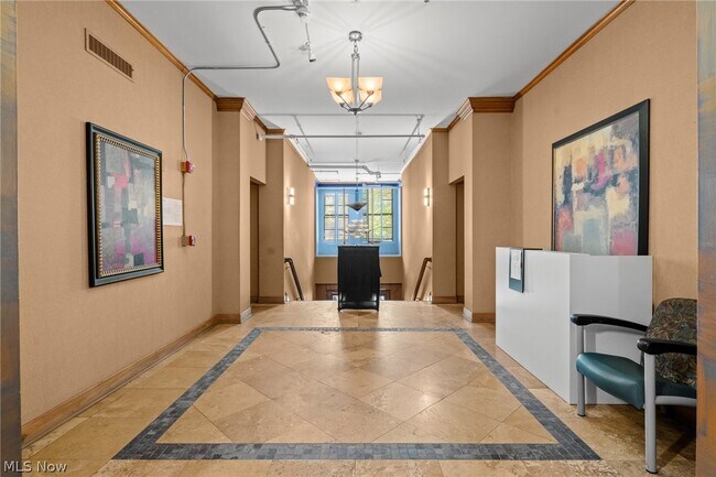 Building Photo - 1133 W 9th St