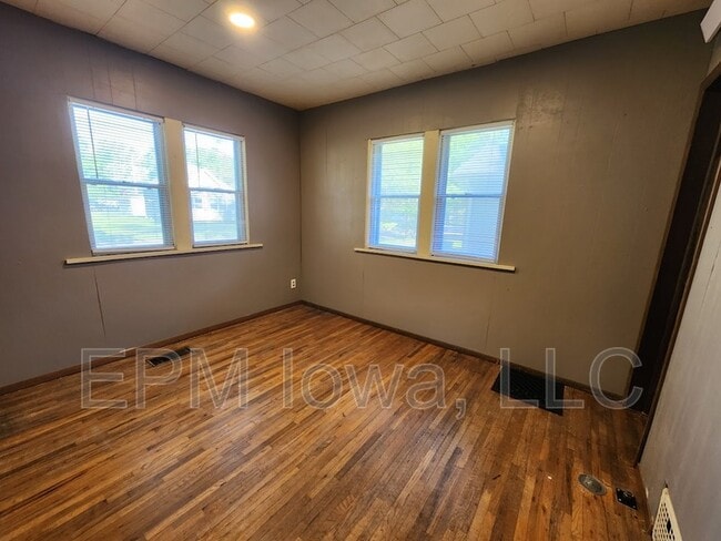 Building Photo - 1126 Columbia St