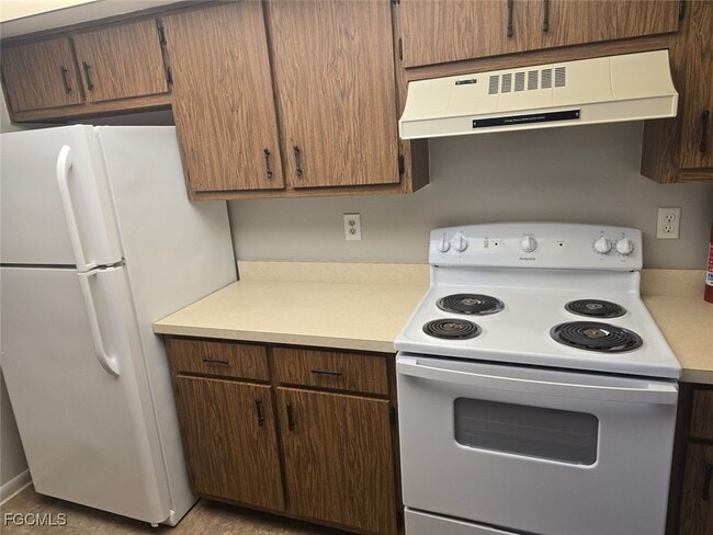 Building Photo - 2312 SE 6th Terrace