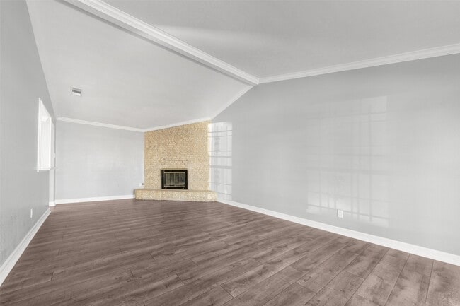 Building Photo - 2523 W Greens Rd