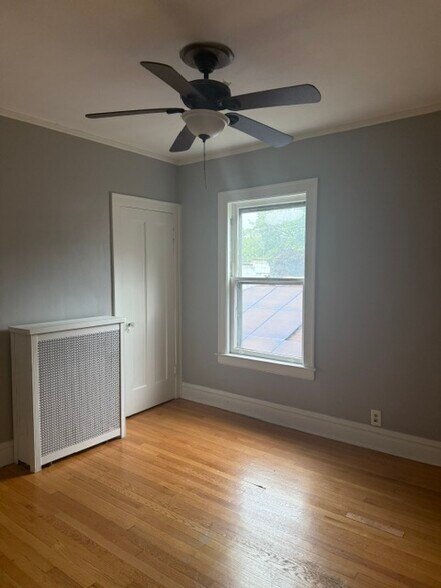 Building Photo - 1026 Dewey Ave