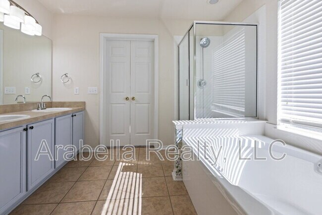 Building Photo - 5109 Brookline