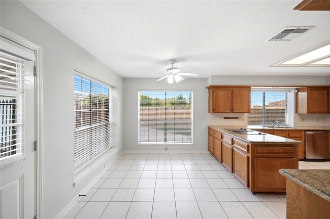 Building Photo - 15911 Moonrock Dr