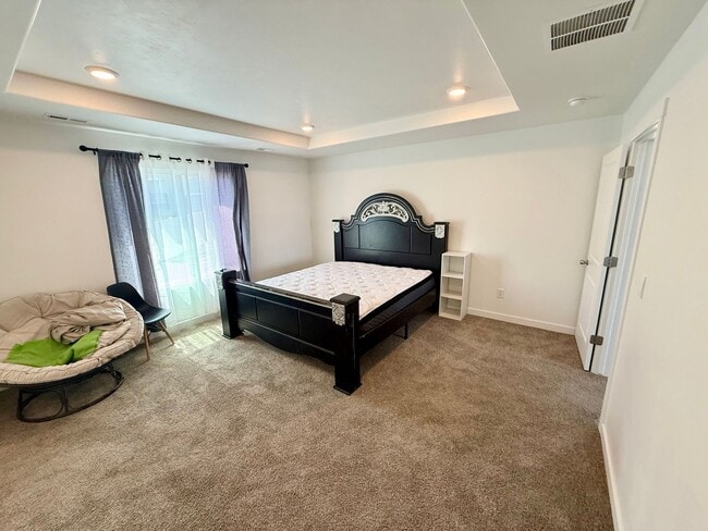 Building Photo - Beautiful Home in Excellent Magna Location!