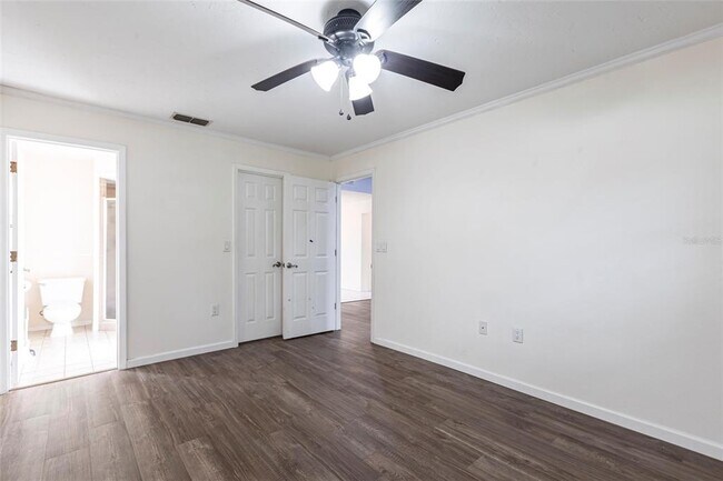 Building Photo - 5846 Deer Hollow Ln E