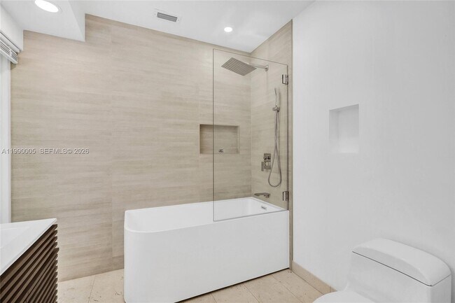 Building Photo - 20 NW 101st St