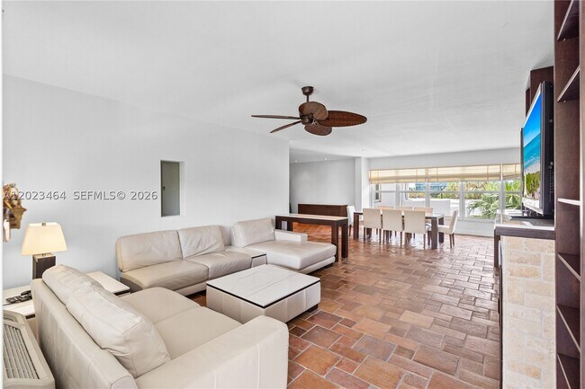 Building Photo - 10190 Collins Ave