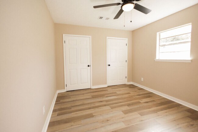 Building Photo - 732-732 Randall St