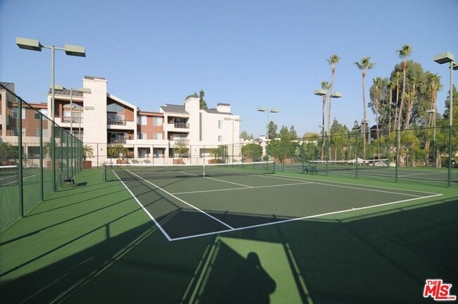 Building Photo - 5535 Canoga Ave