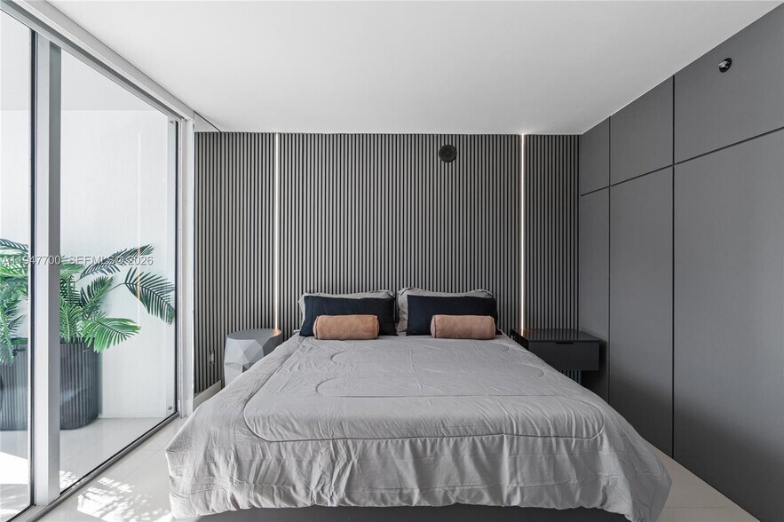 Building Photo - 90 SW 3rd St