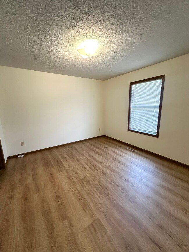 Building Photo - S0281-MF1