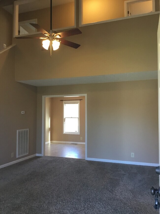 Building Photo - 3 Bedroom Home For Rent in Sango Area!