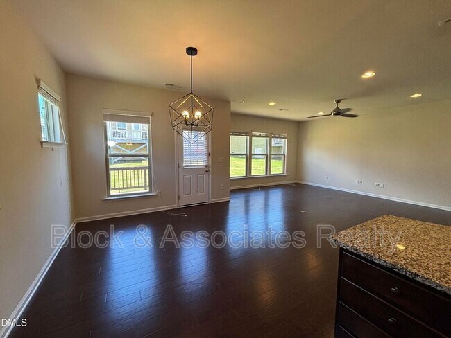 Building Photo - 1009 Magnolia Blossom Ln