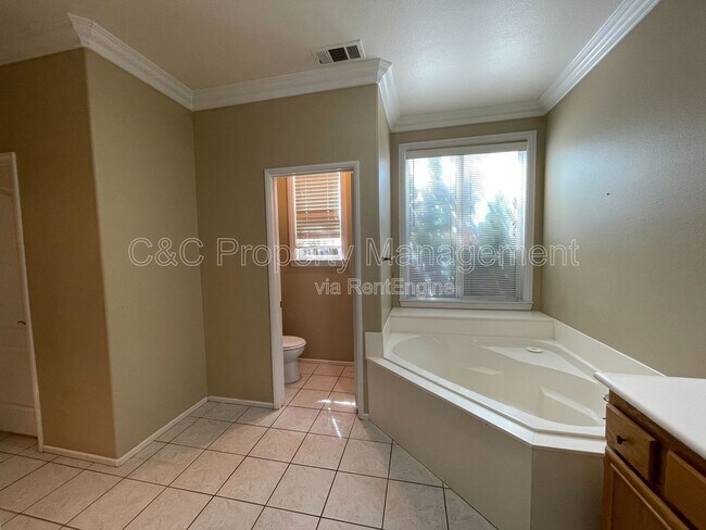 Building Photo - 392 Bjorn Ct