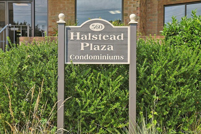 Building Photo - 560 Halstead Ave