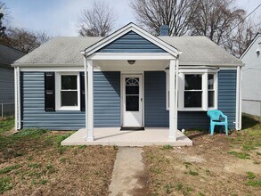 Building Photo - Updated and Remodeled 2 Bedroom, 1 bath in Desirable Location!