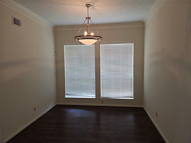 Building Photo - 15114 Farndale Dr