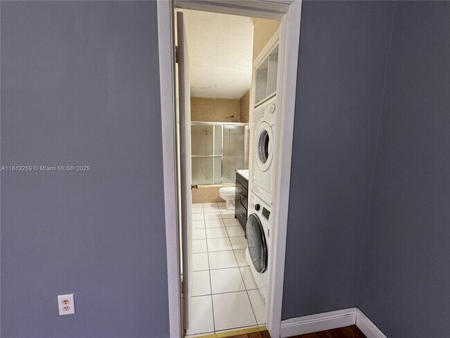 Building Photo - 2610 W 76th St